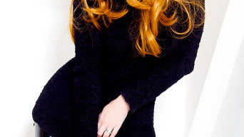 Red XXX en 'Black Jumper'
