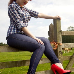 Red XXX in 'Red XXX' Jeans (Thumbnail 3)