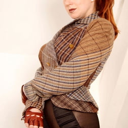 Red XXX in 'Red XXX' Tweed (Thumbnail 7)